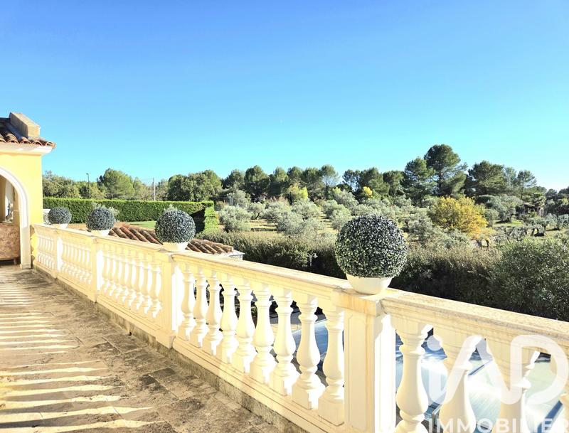 Maison - 300 m² - 7 pièces