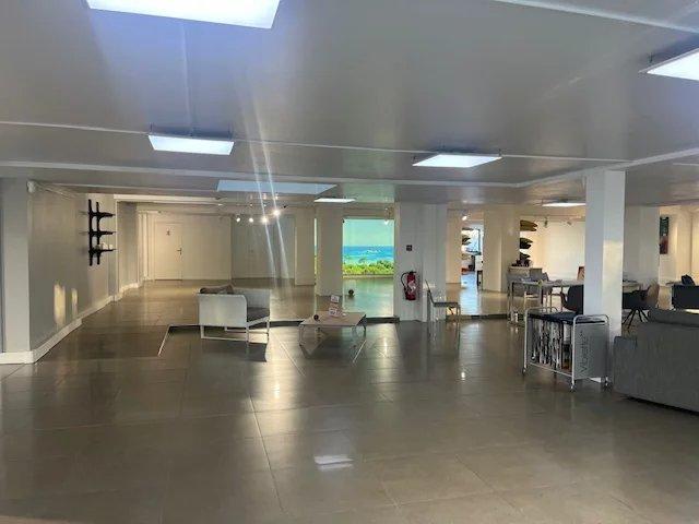 Local commercial - 670 m²