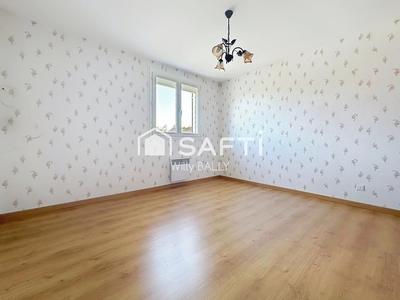 Maison - 90 m² - 5 pièces