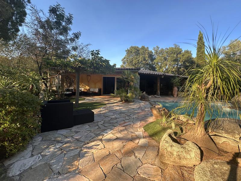 Villa - 127 m² - 10 pièces