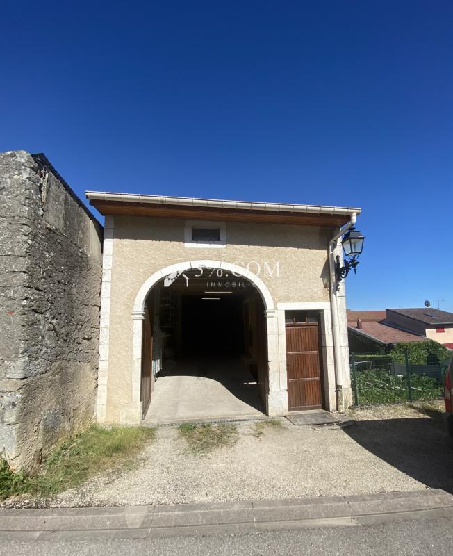 Maison - 230 m² - 8 pièces