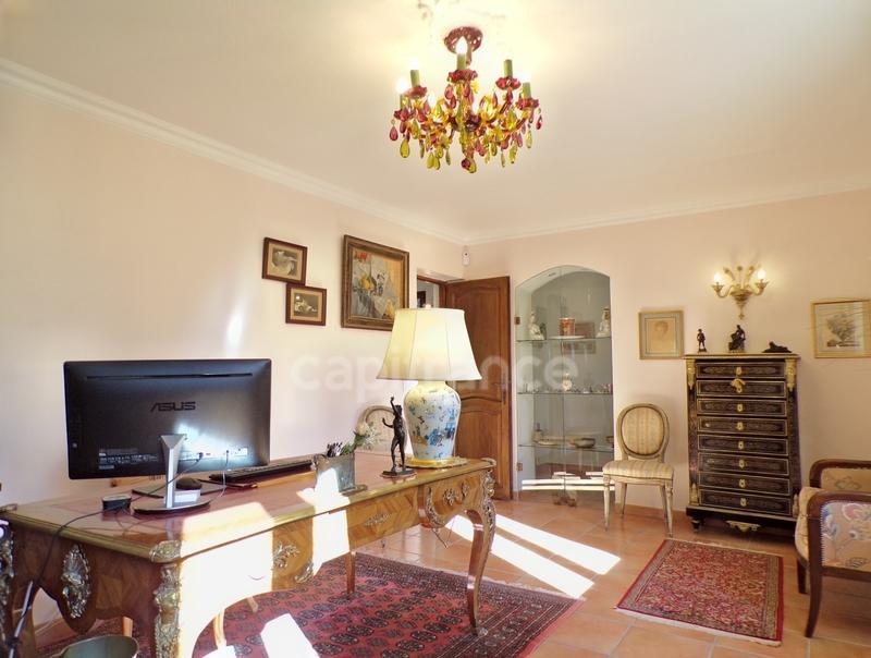 Villa - 341 m² - 8 pièces