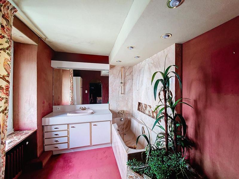 Maison - 286 m² - 8 pièces