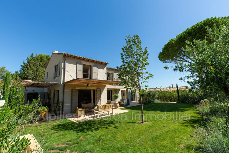 Propriété - 250 m² - 6 pièces