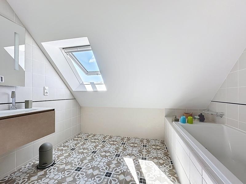 Villa - 256 m² - 9 pièces