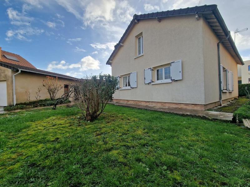 Maison - 104 m² - 4 pièces