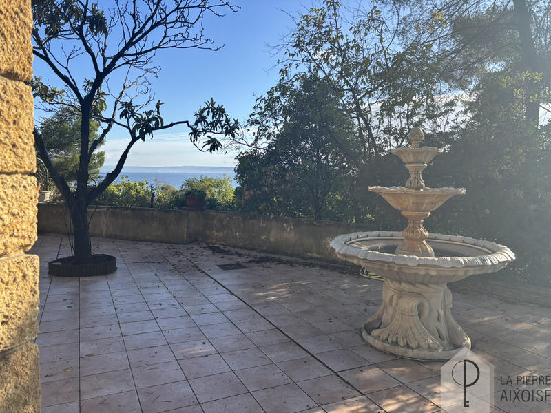 Maison - 198 m² - 8 pièces