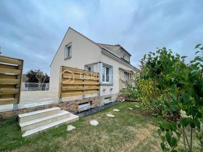 Maison - 168 m² - 8 pièces