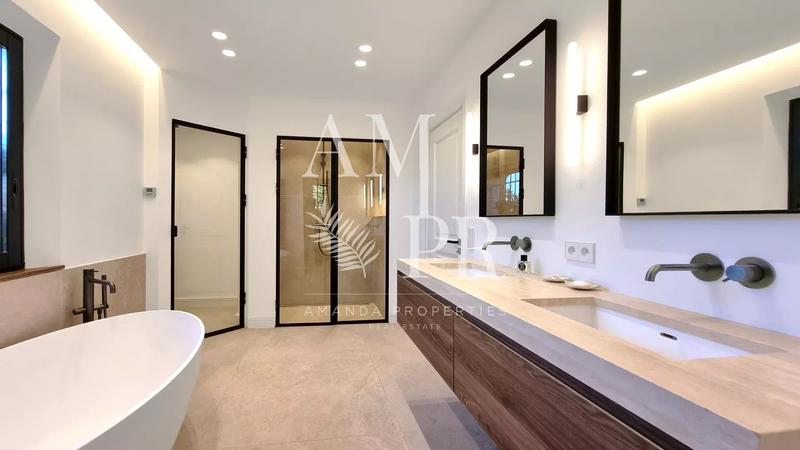 Villa - 253 m² - 6 pièces