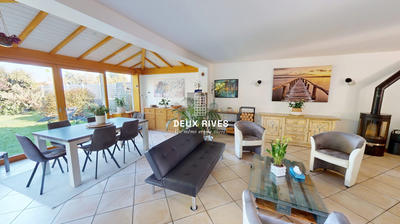 Maison traditionnelle - 198 m² - 6 pièces