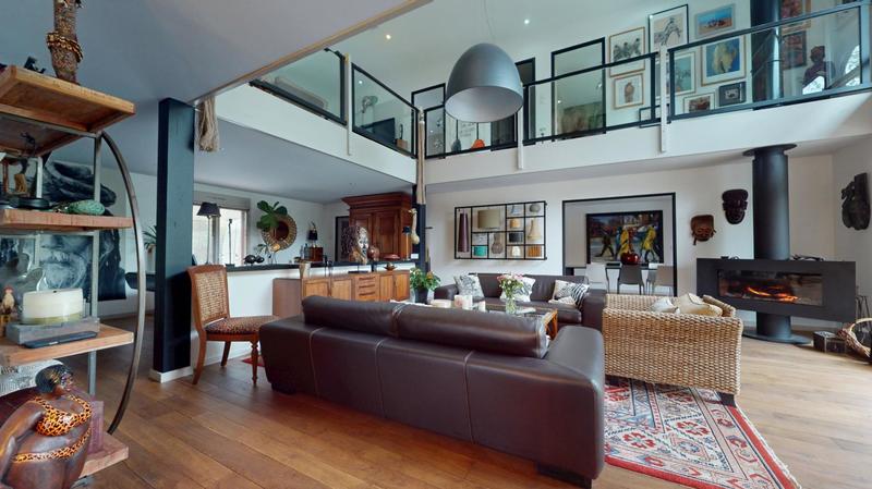 Maison - 330 m² - 7 pièces