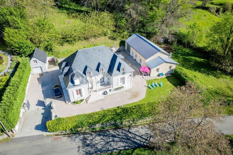 Propriété - 324 m² - 13 pièces