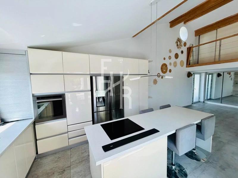 Villa - 200 m² - 8 pièces