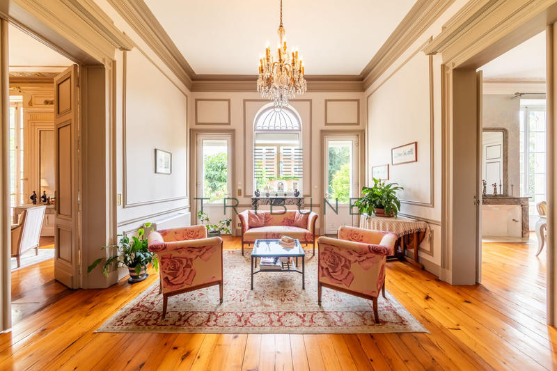 Maison - 500 m² - 10 pièces