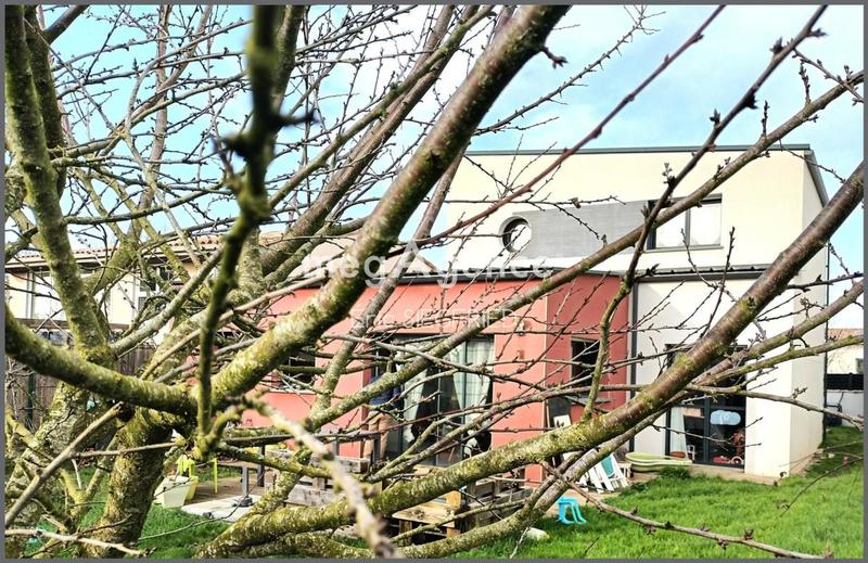 Maison - 99 m² - 5 pièces