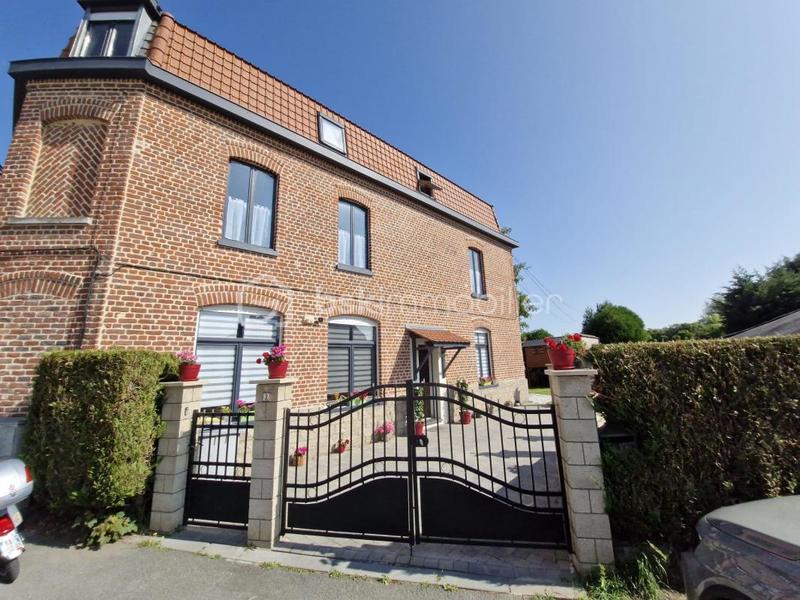 Maison - 185 m² - 9 pièces