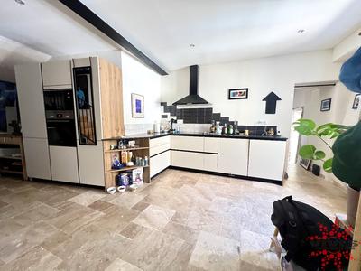 Maison - 180 m² - 6 pièces