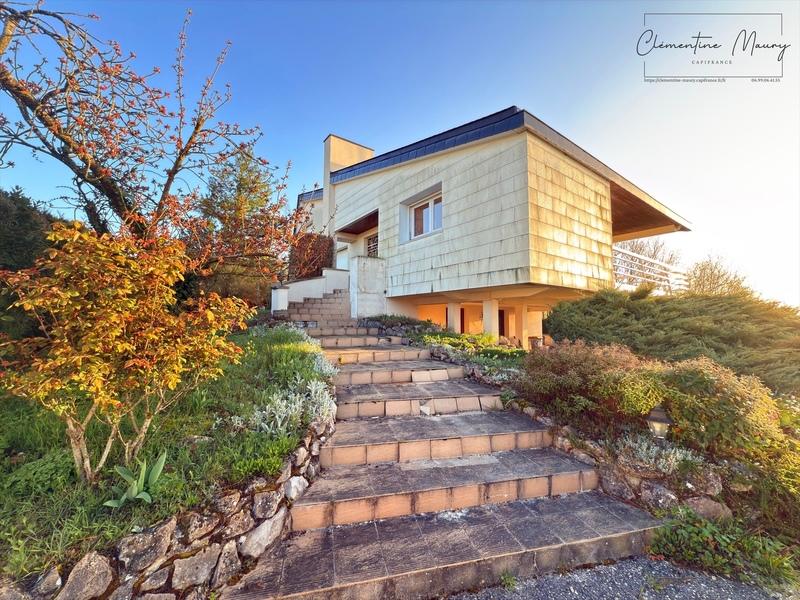 Maison - 200 m² - 7 pièces