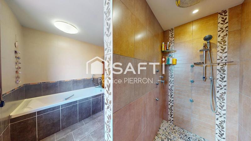 Maison - 258 m² - 10 pièces