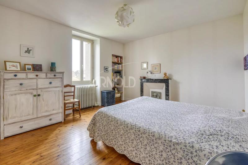 Maison - 189 m² - 9 pièces
