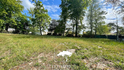 Terrain constructible - 935 m²