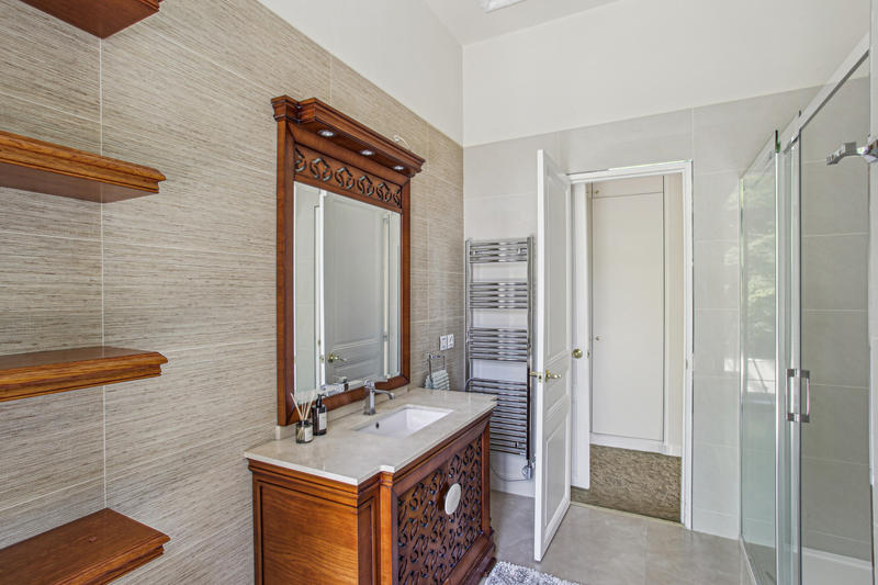 Maison - 425 m² - 11 pièces