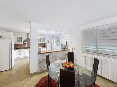 Maison - 204 m² - 8 pièces