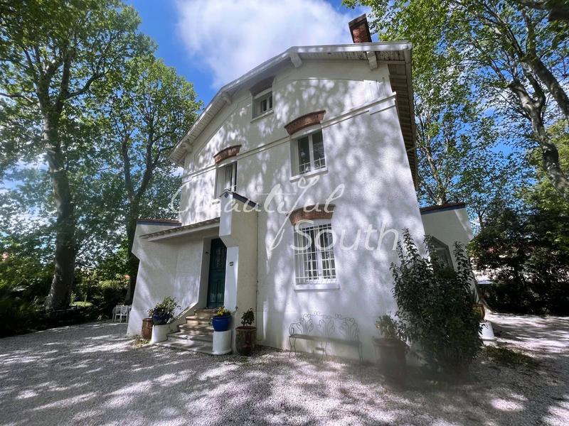 Hôtel particulier - 300 m² - 8 pièces