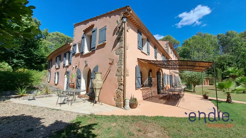 Maison - 450 m² - 15 pièces