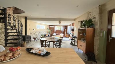 Maison - 159 m² - 8 pièces