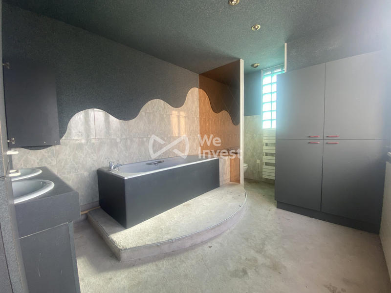 Maison - 318 m² - 12 pièces