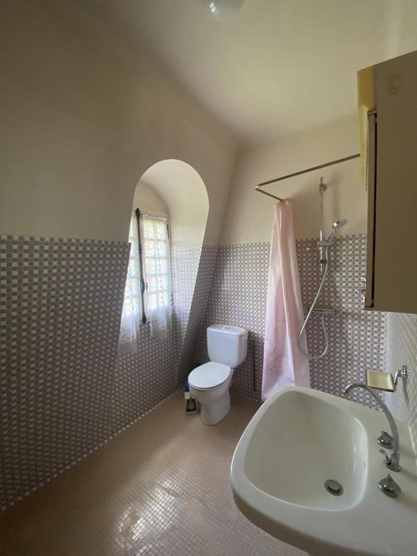 Maison - 250 m² - 6 pièces