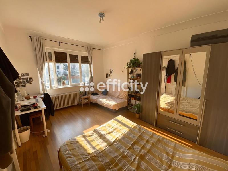 Maison - 208 m² - 11 pièces