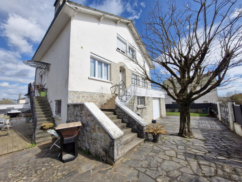 Maison - 180 m² - 8 pièces