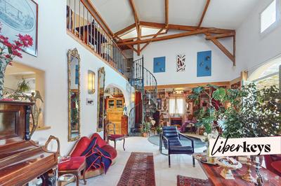 Maison - 330 m² - 6 pièces