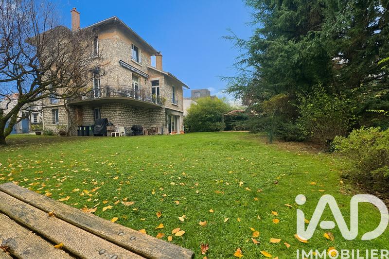Maison - 262 m² - 9 pièces