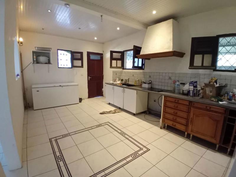 Maison - 200 m² - 5 pièces