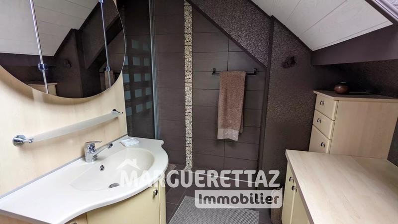 Maison - 250 m² - 9 pièces