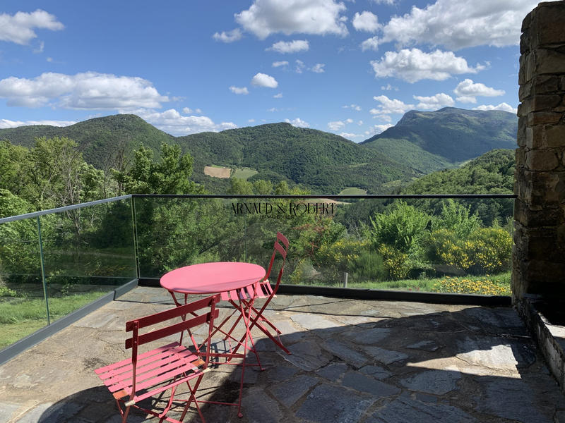 Maison - 600 m² - 25 pièces