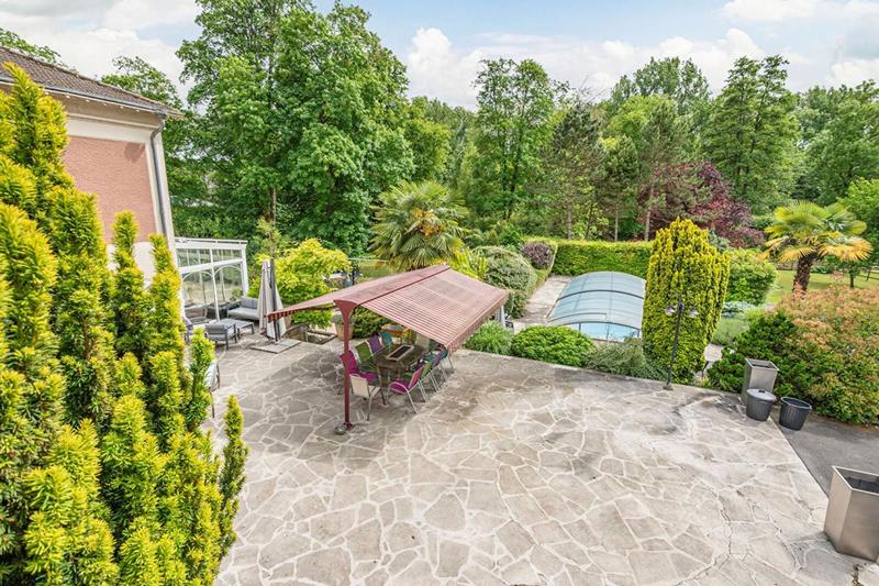 Propriété - 550 m² - 17 pièces