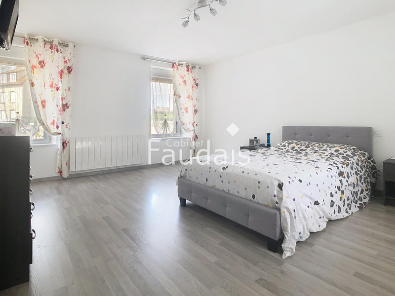 Maison - 240 m² - 9 pièces