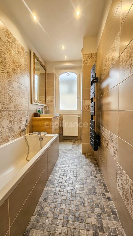 Maison de maîtres - 225 m² - 10 pièces