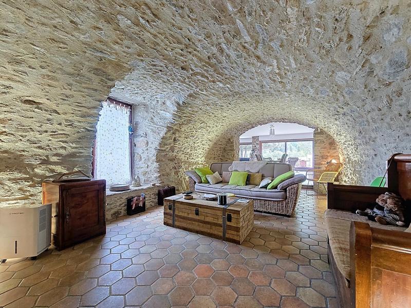 Maison - 220 m² - 7 pièces