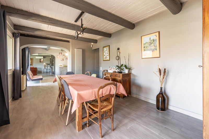 Propriété - 260 m² - 9 pièces