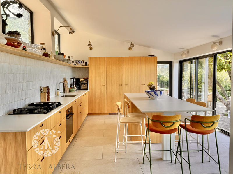 Mas - 200 m² - 7 pièces