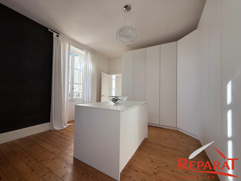 Maison - 280 m² - 7 pièces