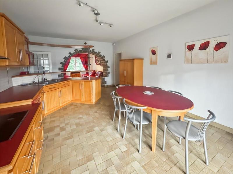 Propriété - 225 m² - 8 pièces
