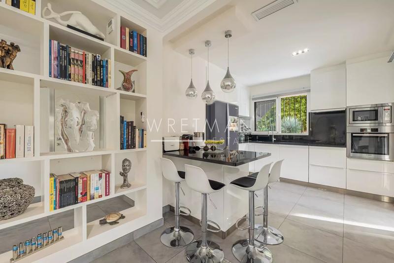 Maison - 200 m² - 6 pièces