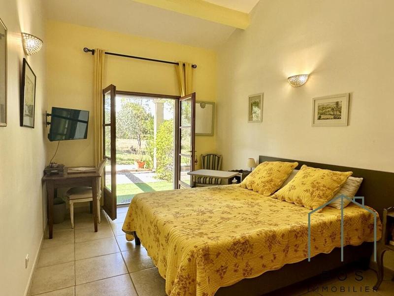 Villa - 296 m² - 6 pièces