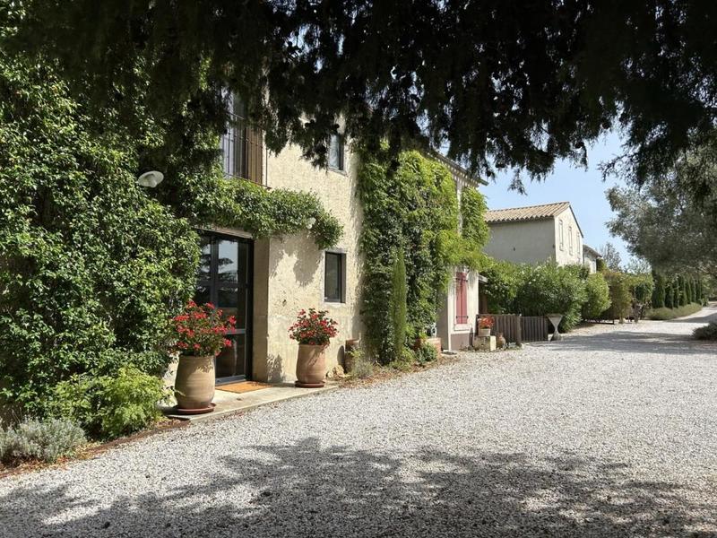 Propriété - 900 m² - 26 pièces